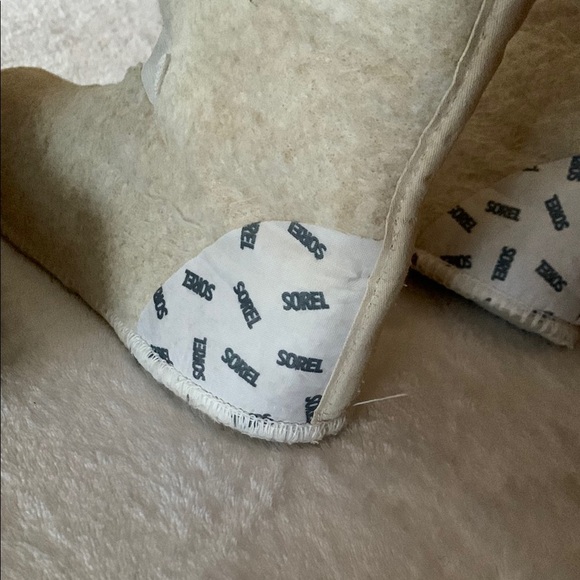 Gently Loved Sorel Brown and Black Snow Boots - Picture 4 of 9